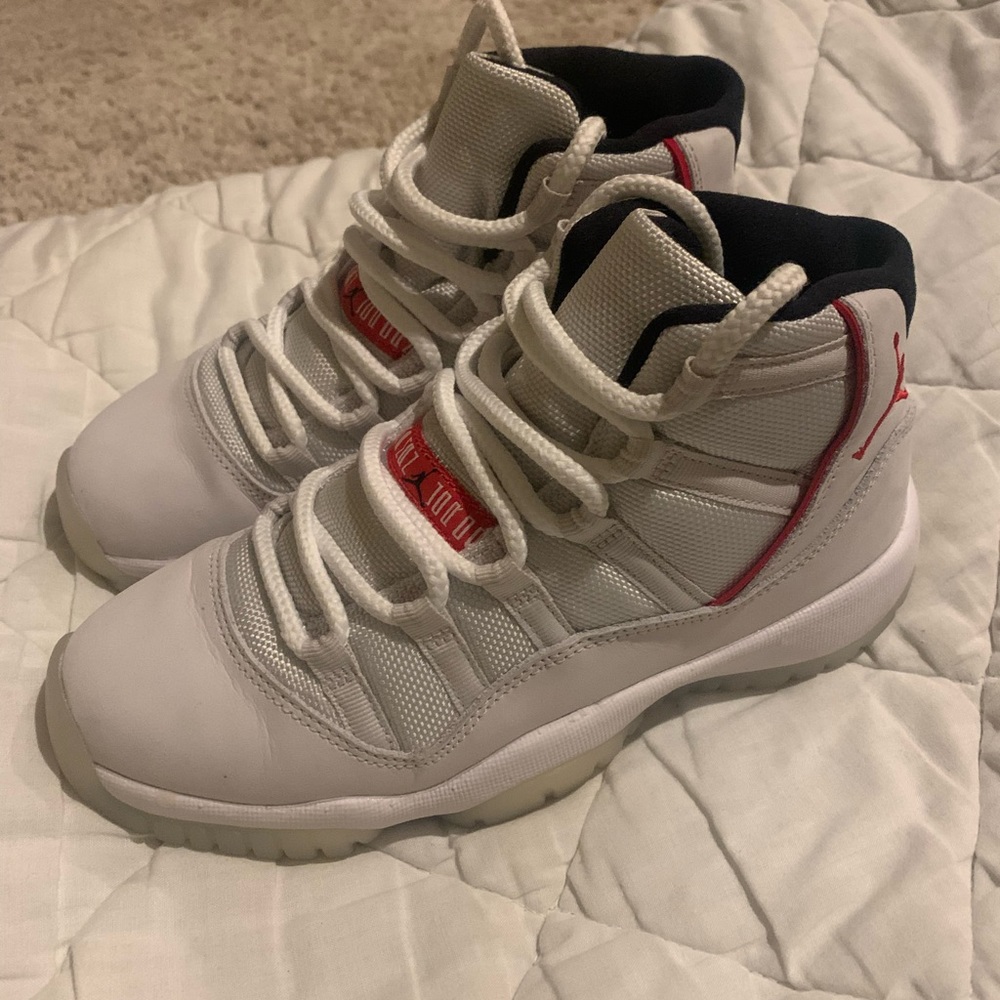 Nike air Jordan 11 retro platinum tint grade school size